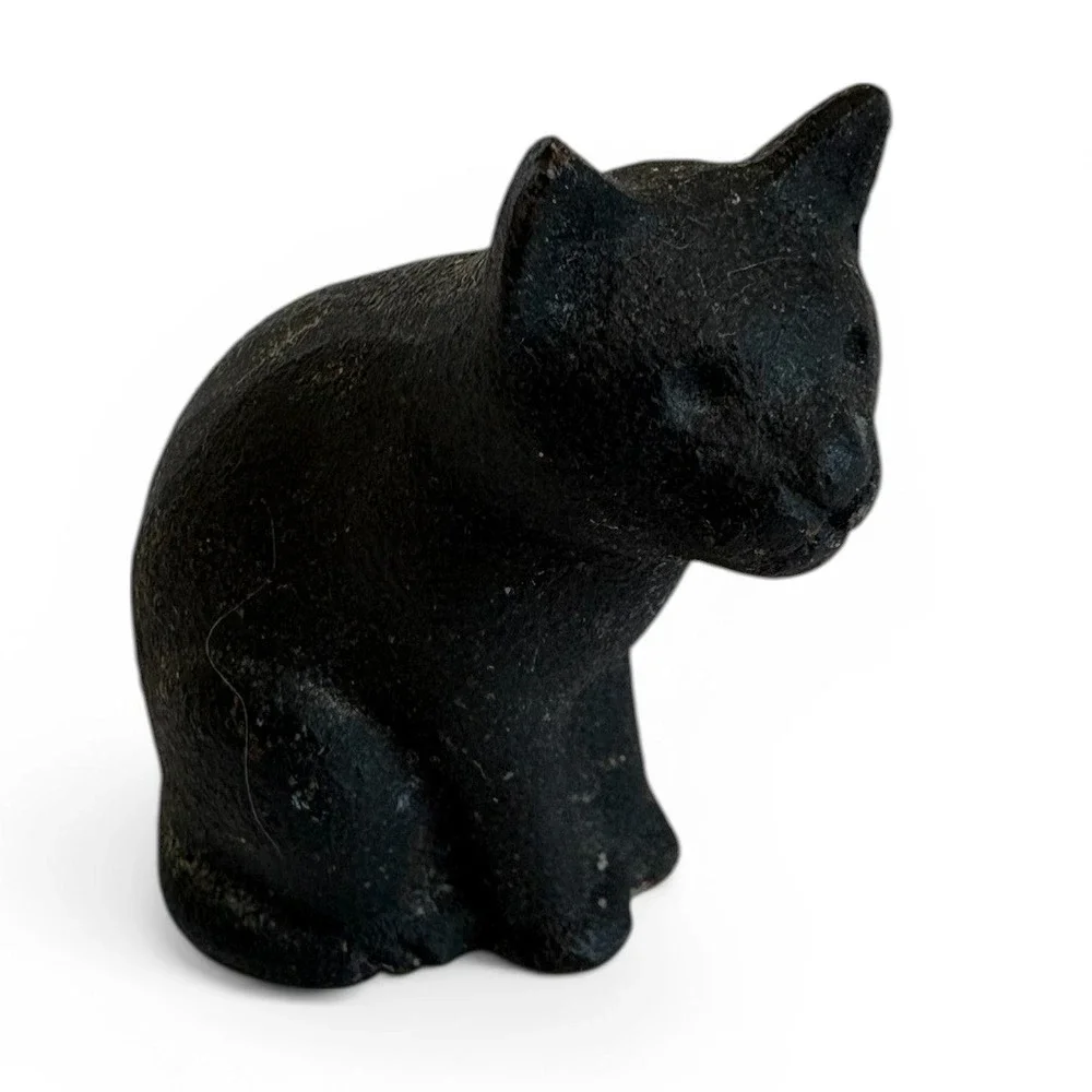 Nanbu Tekki Iwachu Japanese Cast Iron Paperweight Black Sitting Cat Figurine‎ - Picture 6 of 6